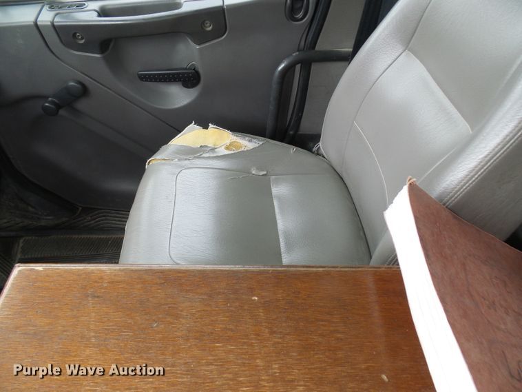 image for item DN6762 2005 Freightliner Business Class M2  digger derrick truck