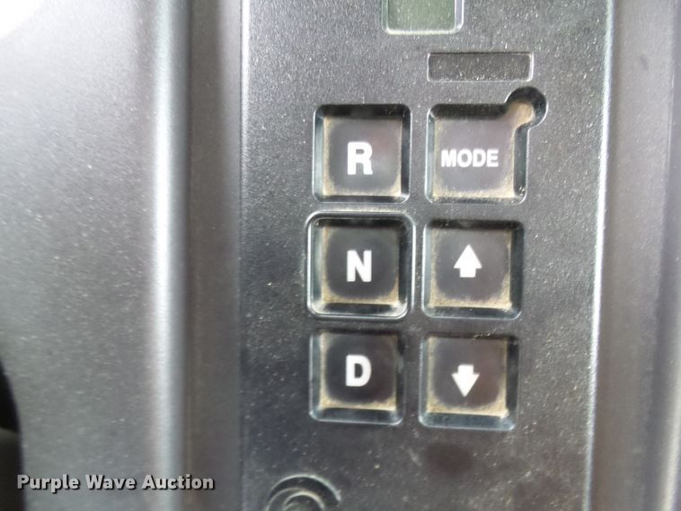 image for item DN6762 2005 Freightliner Business Class M2  digger derrick truck