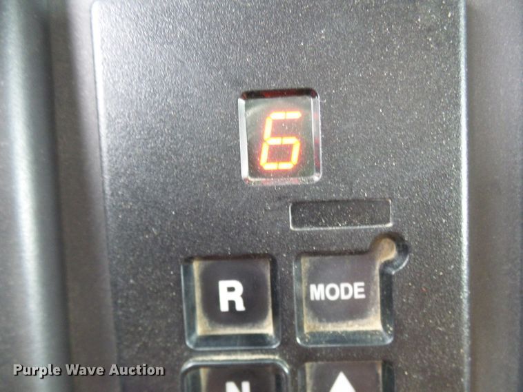 image for item DN6762 2005 Freightliner Business Class M2  digger derrick truck