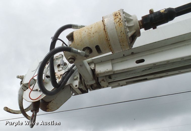 image for item DN6762 2005 Freightliner Business Class M2  digger derrick truck