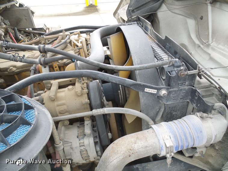 image for item DN6762 2005 Freightliner Business Class M2  digger derrick truck