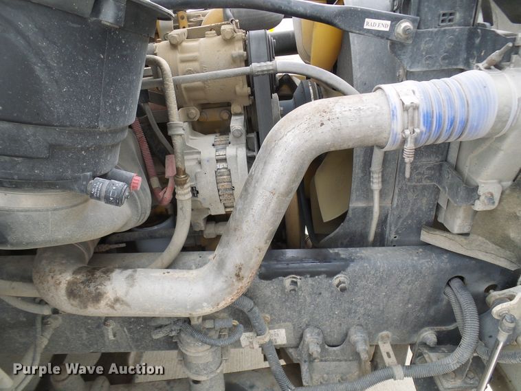 image for item DN6762 2005 Freightliner Business Class M2  digger derrick truck