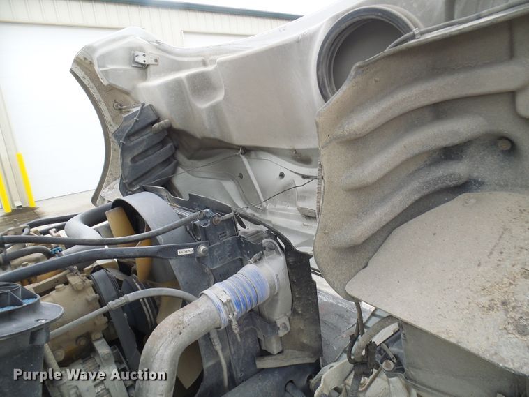 image for item DN6762 2005 Freightliner Business Class M2  digger derrick truck