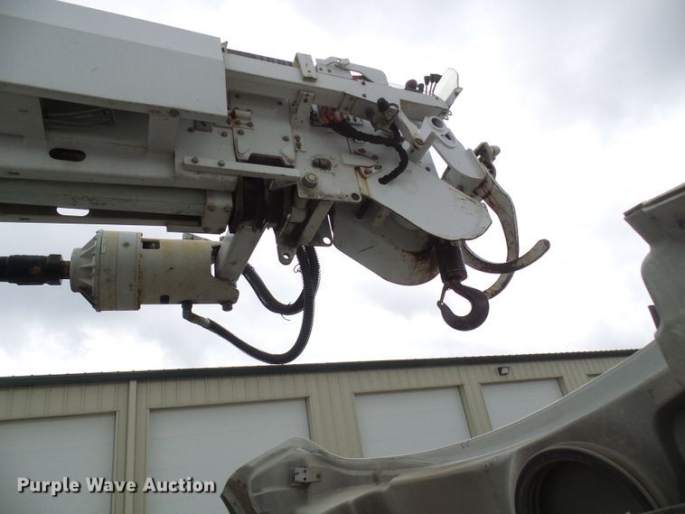 image for item DN6762 2005 Freightliner Business Class M2  digger derrick truck