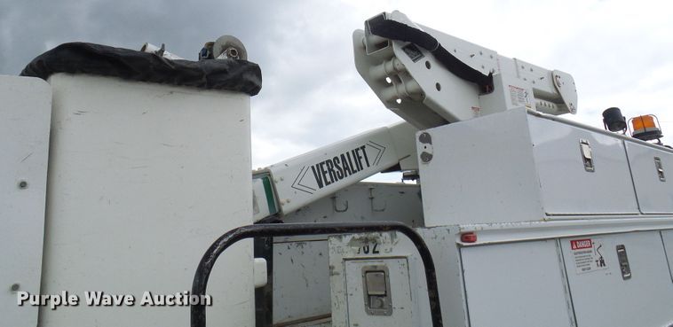 image for item DN6763 2011 Ford F550  bucket truck