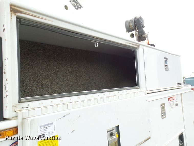 image for item DN6763 2011 Ford F550  bucket truck