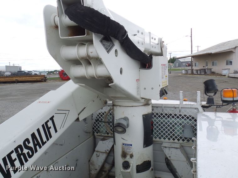 image for item DN6763 2011 Ford F550  bucket truck