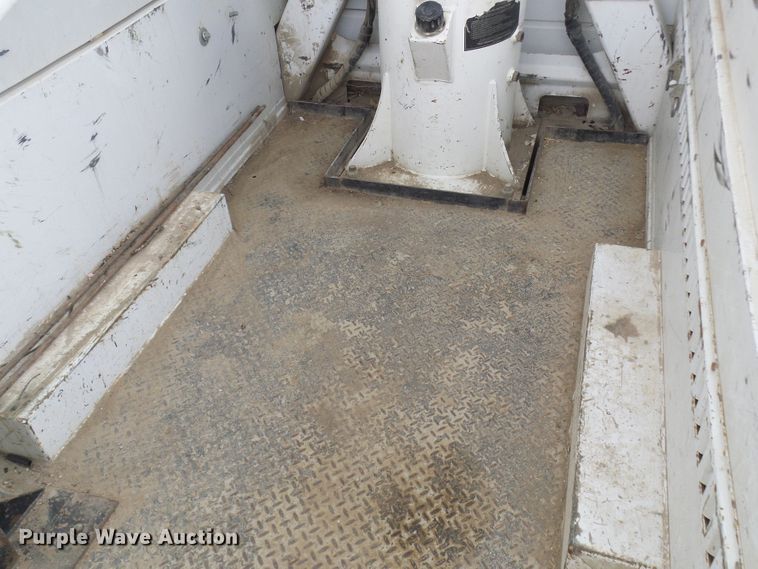 image for item DN6763 2011 Ford F550  bucket truck