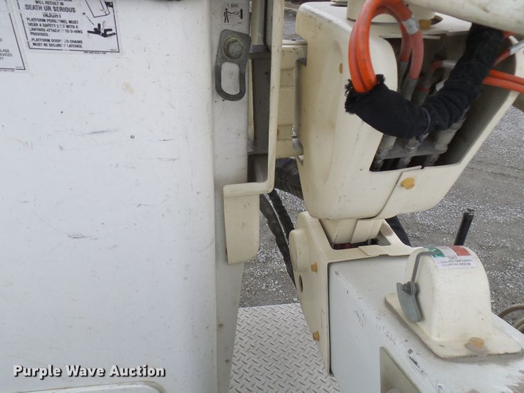 image for item DN6763 2011 Ford F550  bucket truck