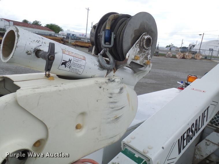 image for item DN6763 2011 Ford F550  bucket truck