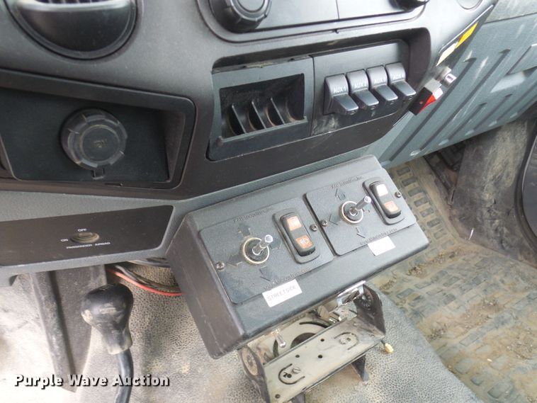 image for item DN6763 2011 Ford F550  bucket truck