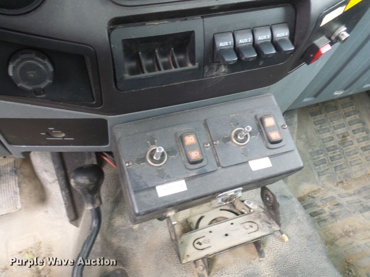 image for item DN6763 2011 Ford F550  bucket truck