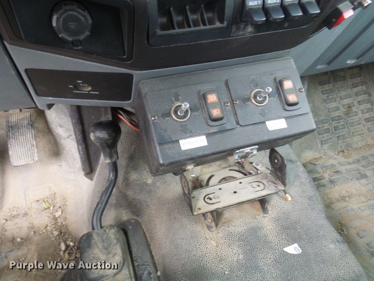 image for item DN6763 2011 Ford F550  bucket truck