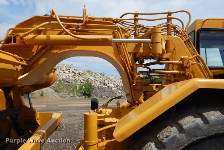 image for item ES9686 Caterpillar 615C Series II  elevating scraper