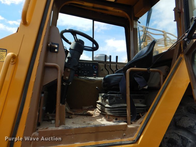 image for item ES9686 Caterpillar 615C Series II  elevating scraper