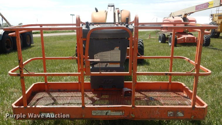 image for item FI9063 2000 JLG 600S  boom lift