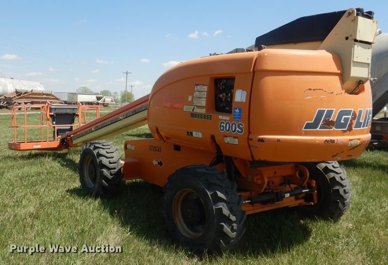 image for item FI9063 2000 JLG 600S  boom lift