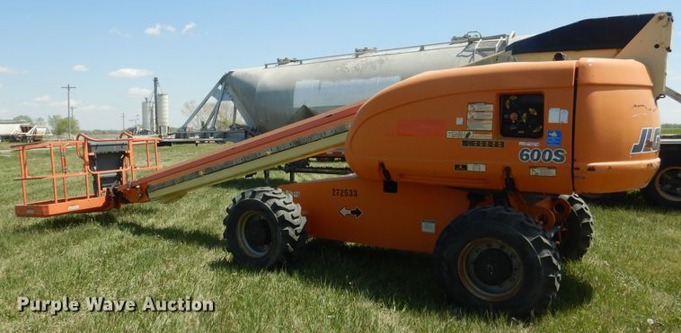 image for item FI9063 2000 JLG 600S  boom lift