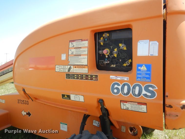 image for item FI9063 2000 JLG 600S  boom lift