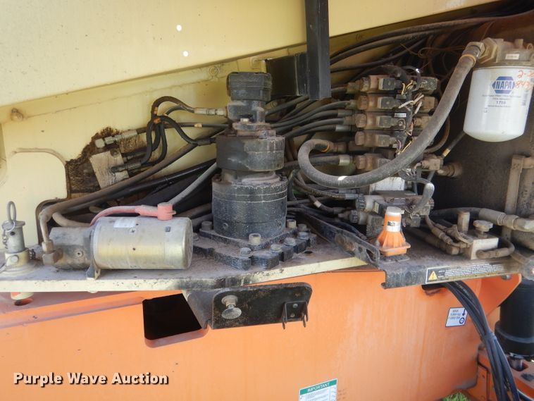 image for item FI9063 2000 JLG 600S  boom lift