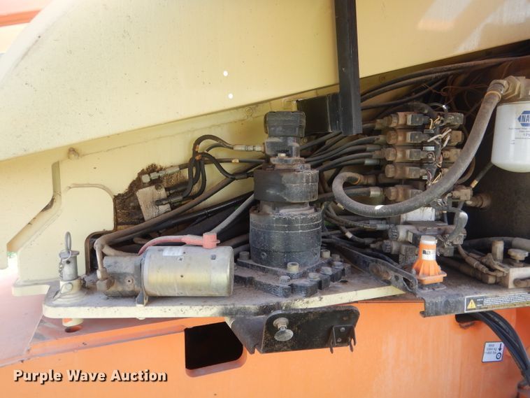 image for item FI9063 2000 JLG 600S  boom lift