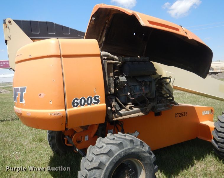 image for item FI9063 2000 JLG 600S  boom lift