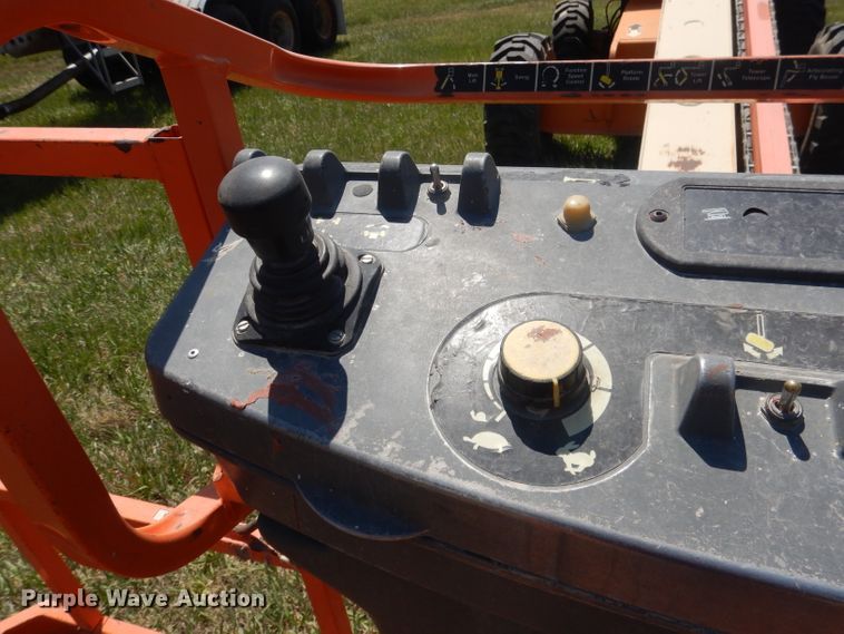 image for item FI9063 2000 JLG 600S  boom lift