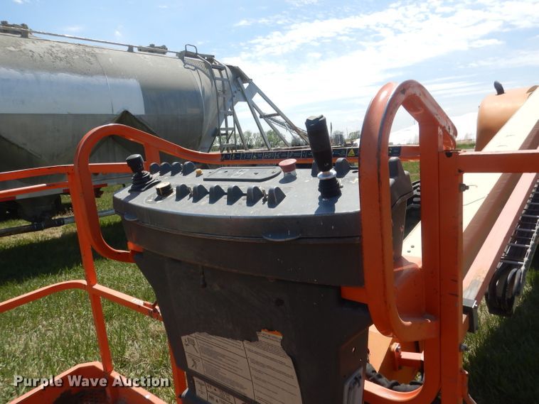 image for item FI9063 2000 JLG 600S  boom lift