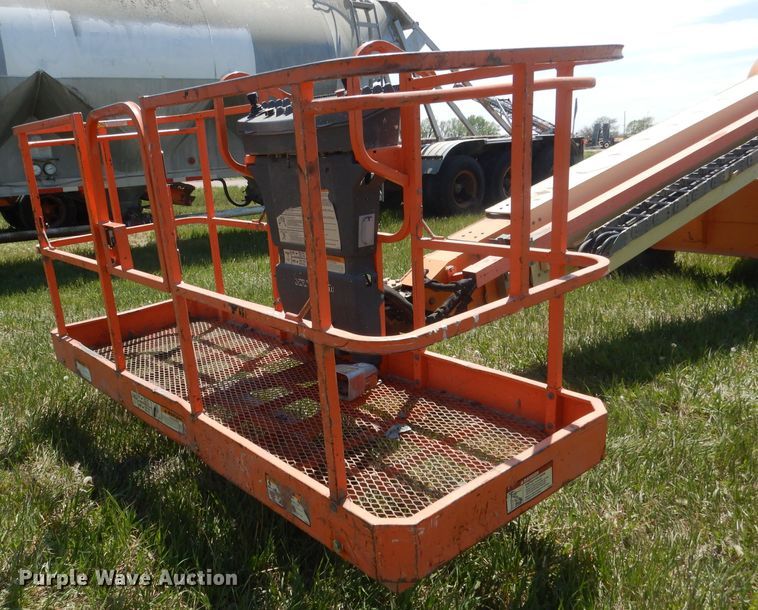 image for item FI9063 2000 JLG 600S  boom lift