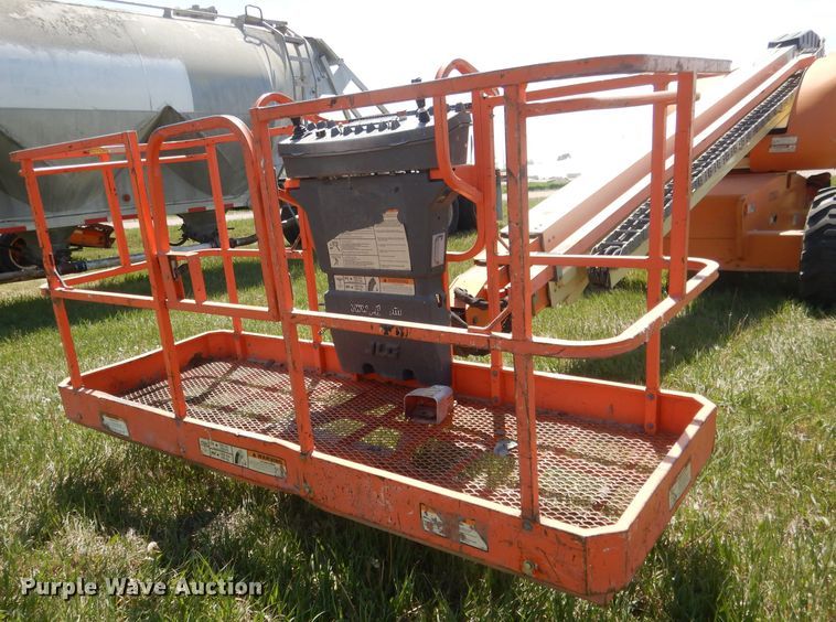 image for item FI9063 2000 JLG 600S  boom lift