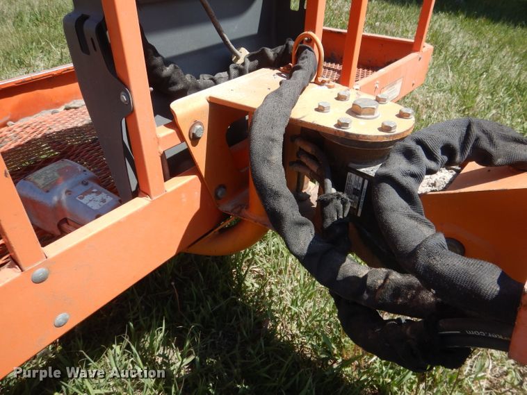 image for item FI9063 2000 JLG 600S  boom lift