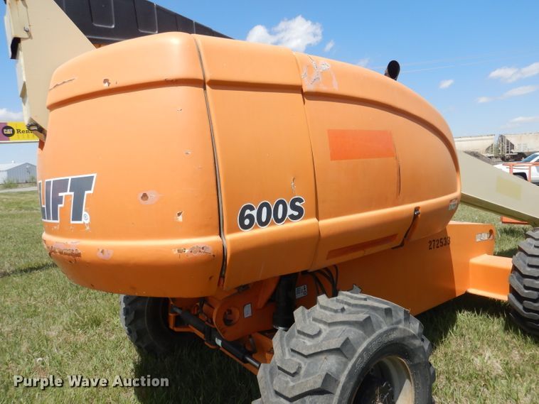 image for item FI9063 2000 JLG 600S  boom lift