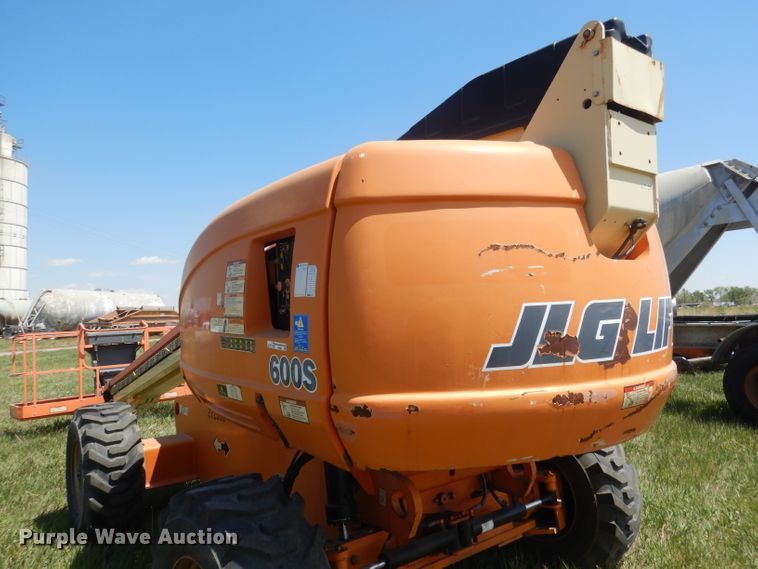 image for item FI9063 2000 JLG 600S  boom lift