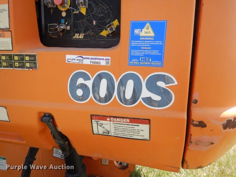 image for item FI9063 2000 JLG 600S  boom lift