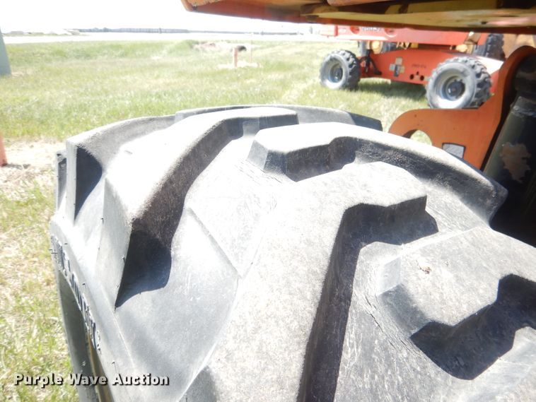 image for item FI9063 2000 JLG 600S  boom lift