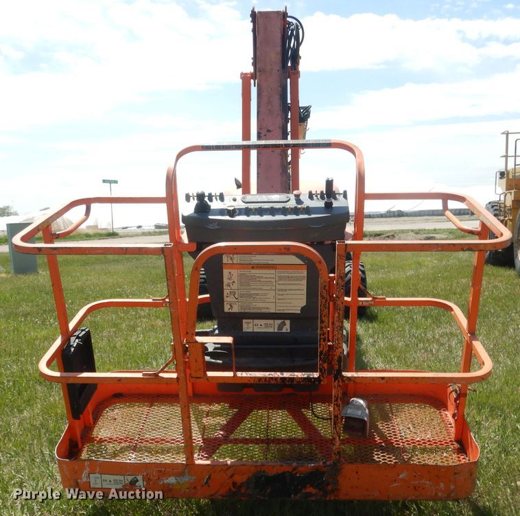 image for item FI9064 2002 JLG 460SJ  boom lift