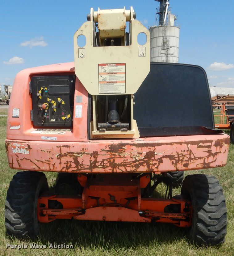 image for item FI9064 2002 JLG 460SJ  boom lift