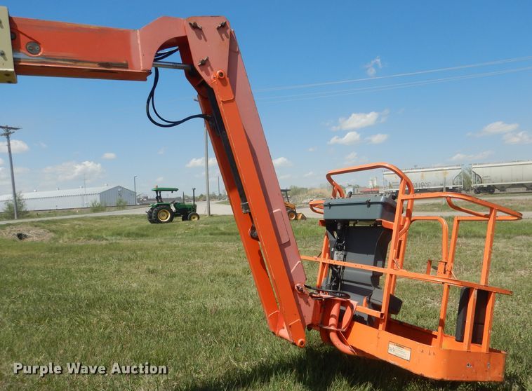 image for item FI9064 2002 JLG 460SJ  boom lift