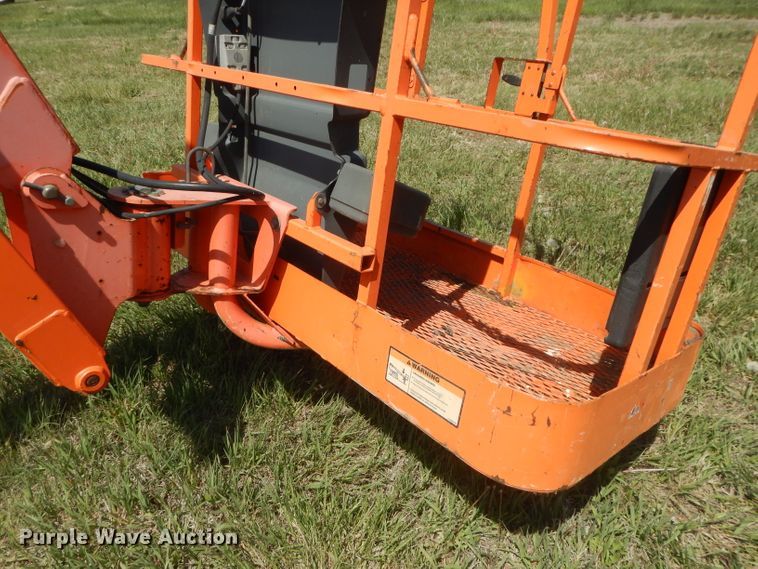 image for item FI9064 2002 JLG 460SJ  boom lift
