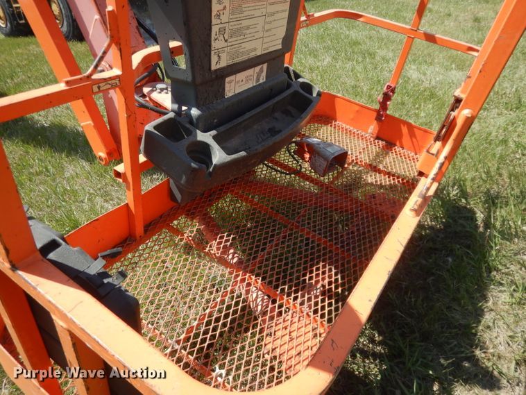 image for item FI9064 2002 JLG 460SJ  boom lift