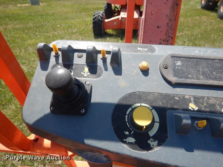 image for item FI9064 2002 JLG 460SJ  boom lift