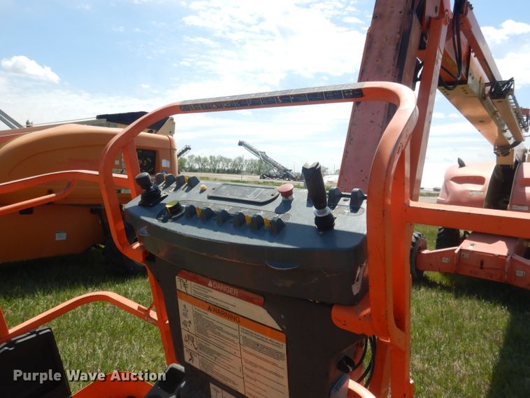 image for item FI9064 2002 JLG 460SJ  boom lift