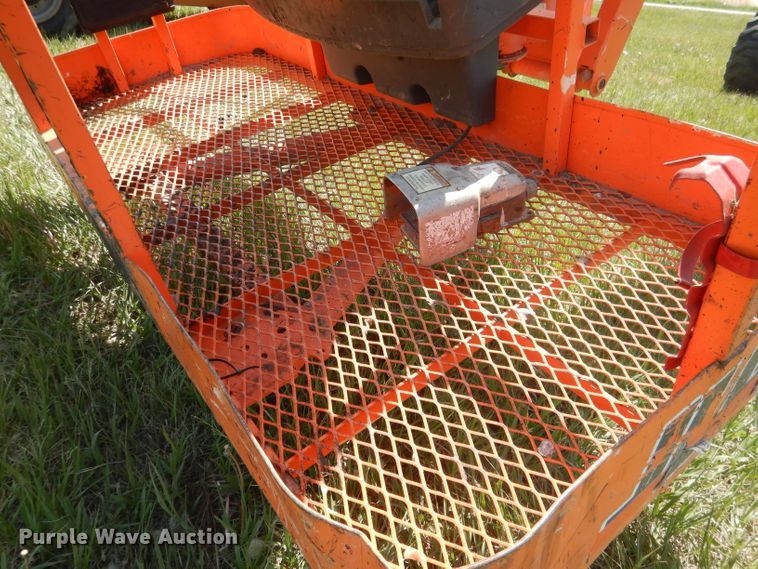 image for item FI9064 2002 JLG 460SJ  boom lift