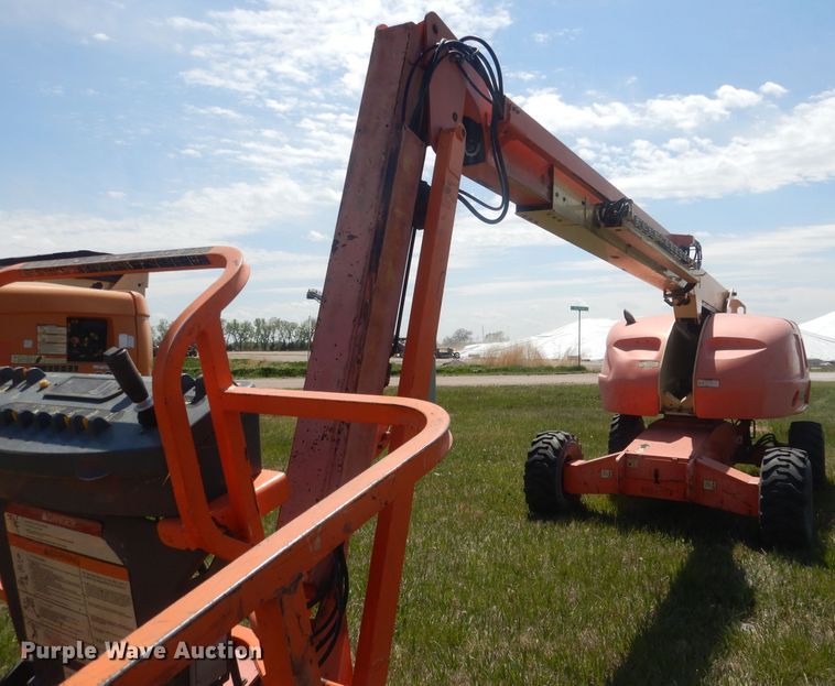 image for item FI9064 2002 JLG 460SJ  boom lift