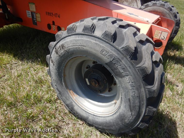 image for item FI9064 2002 JLG 460SJ  boom lift