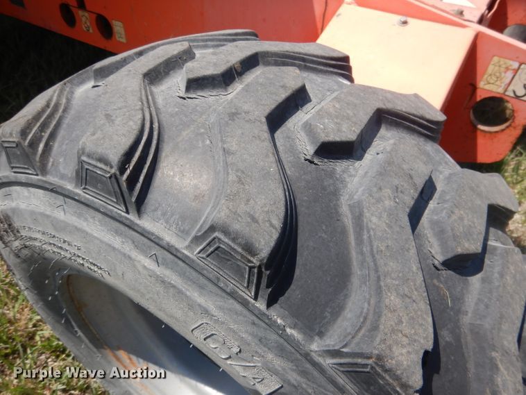 image for item FI9064 2002 JLG 460SJ  boom lift