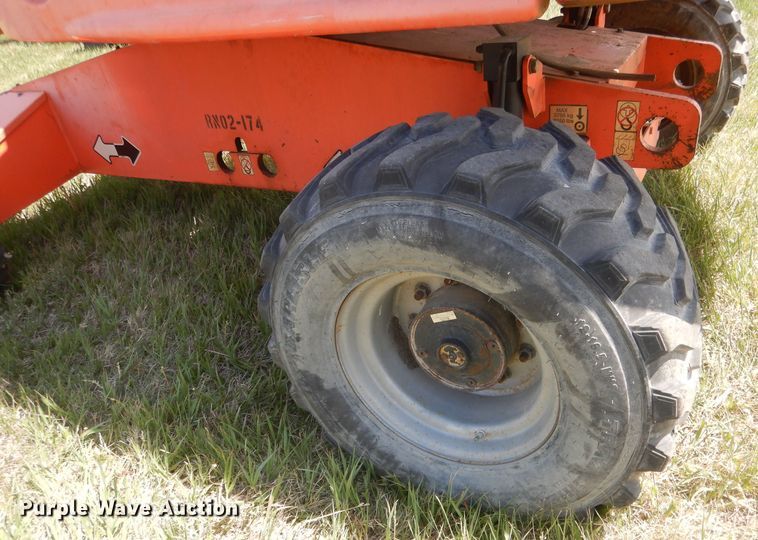 image for item FI9064 2002 JLG 460SJ  boom lift