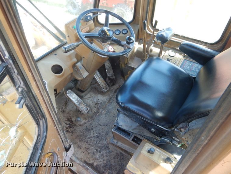 image for item FI9065 1986 Caterpillar 966D  wheel loader