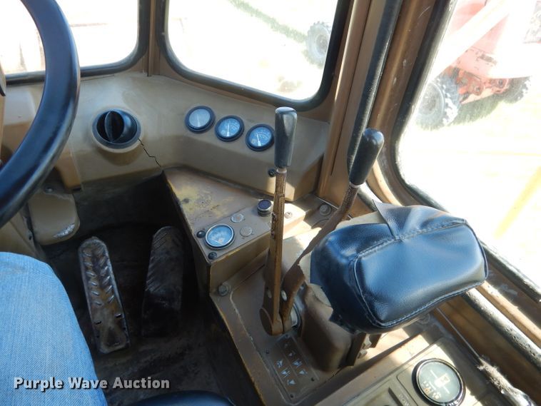 image for item FI9065 1986 Caterpillar 966D  wheel loader