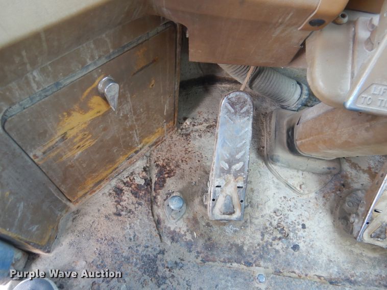 image for item FI9065 1986 Caterpillar 966D  wheel loader